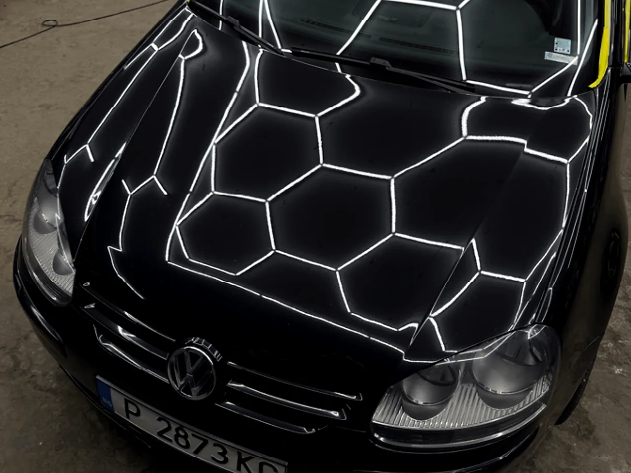 Лак на VW Golf след корекция и полиране, с дълбок огледален гланц