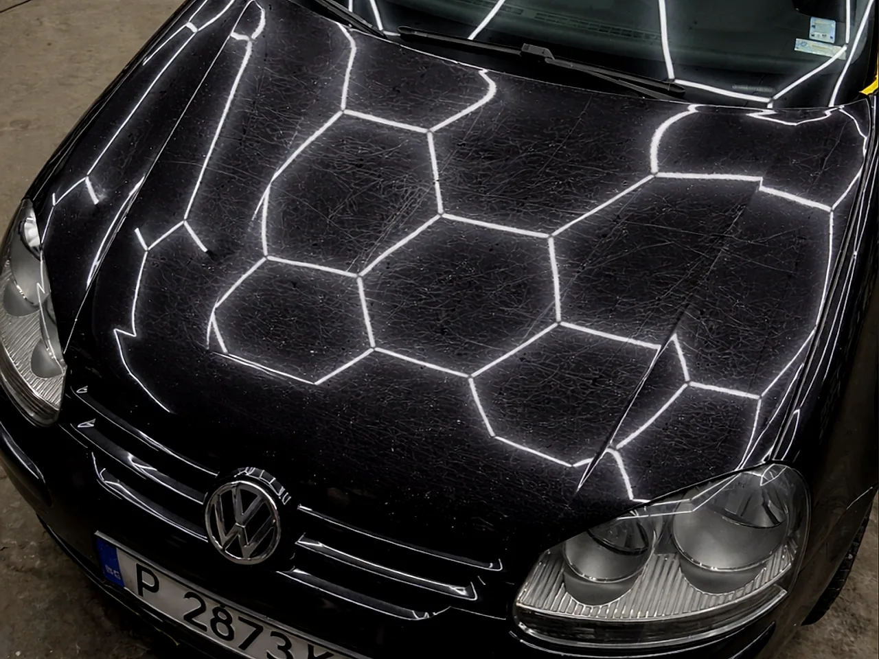Лак на VW Golf преди корекция, с матовост и вихрови драскотини