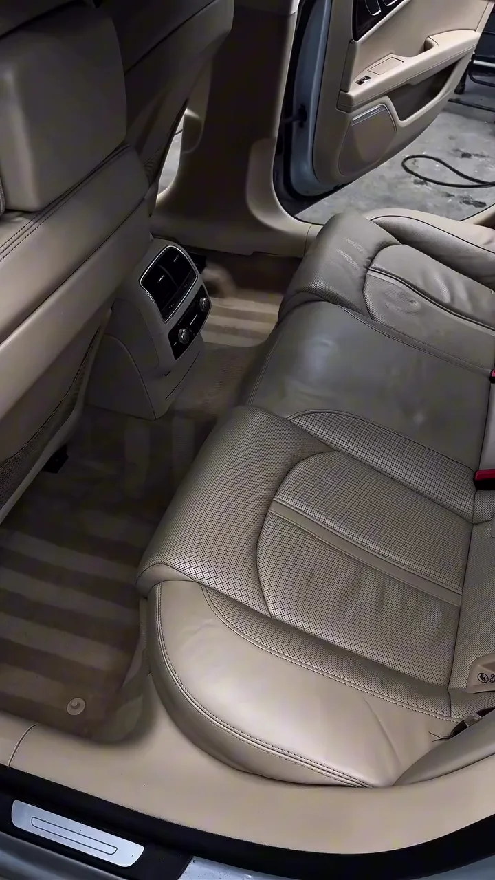Освежен кожен салон на Audi след интериорен детайлинг